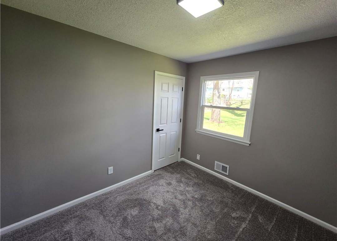 5027 N Spruce Avenue — photo 12