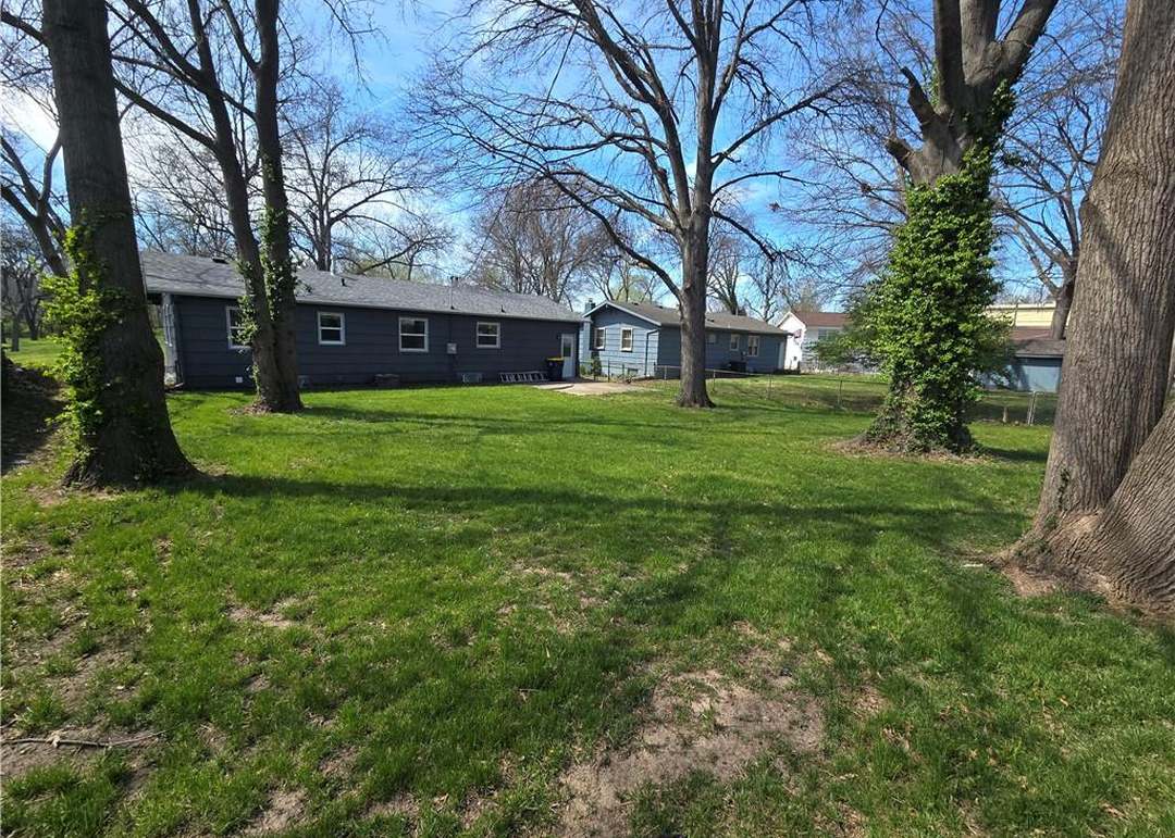 5027 N Spruce Avenue — photo 17
