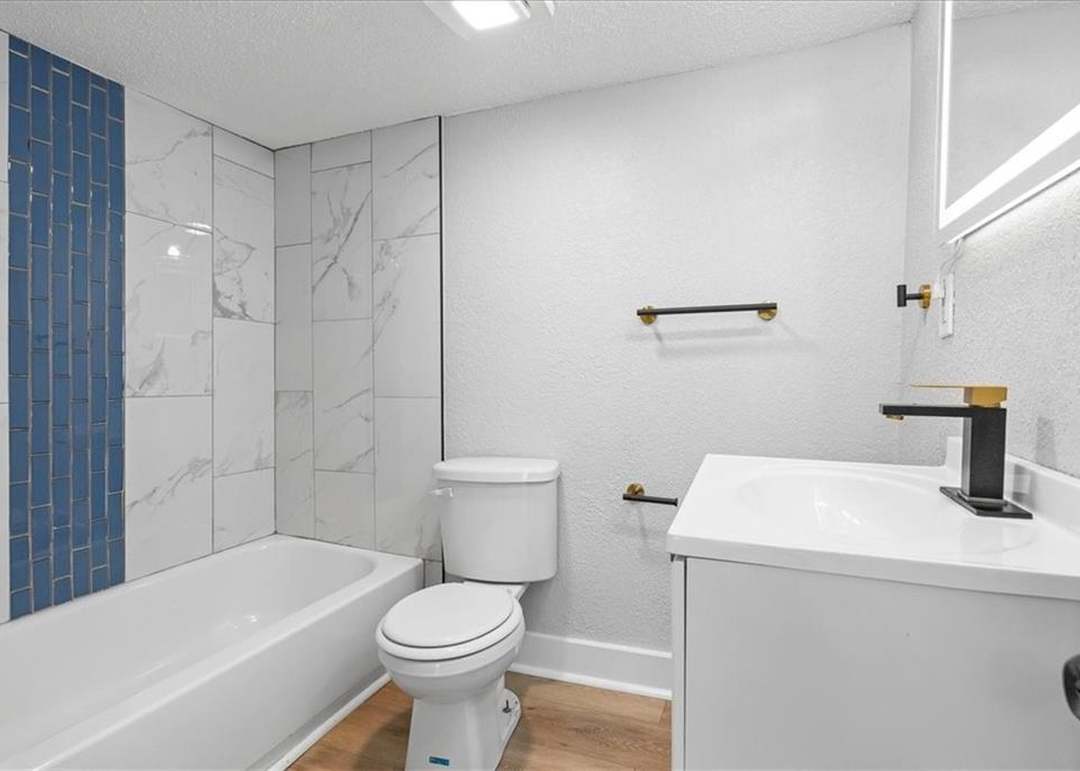 1302 COLLEGE Avenue — photo 3