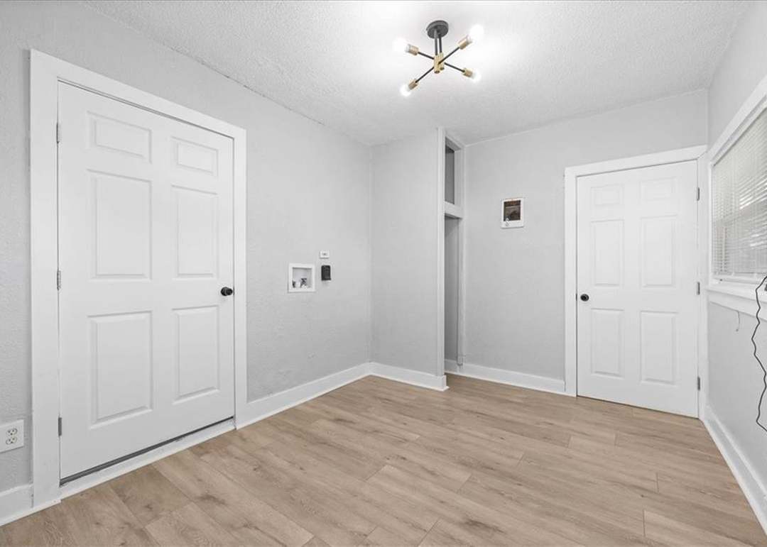 1302 COLLEGE Avenue — photo 4