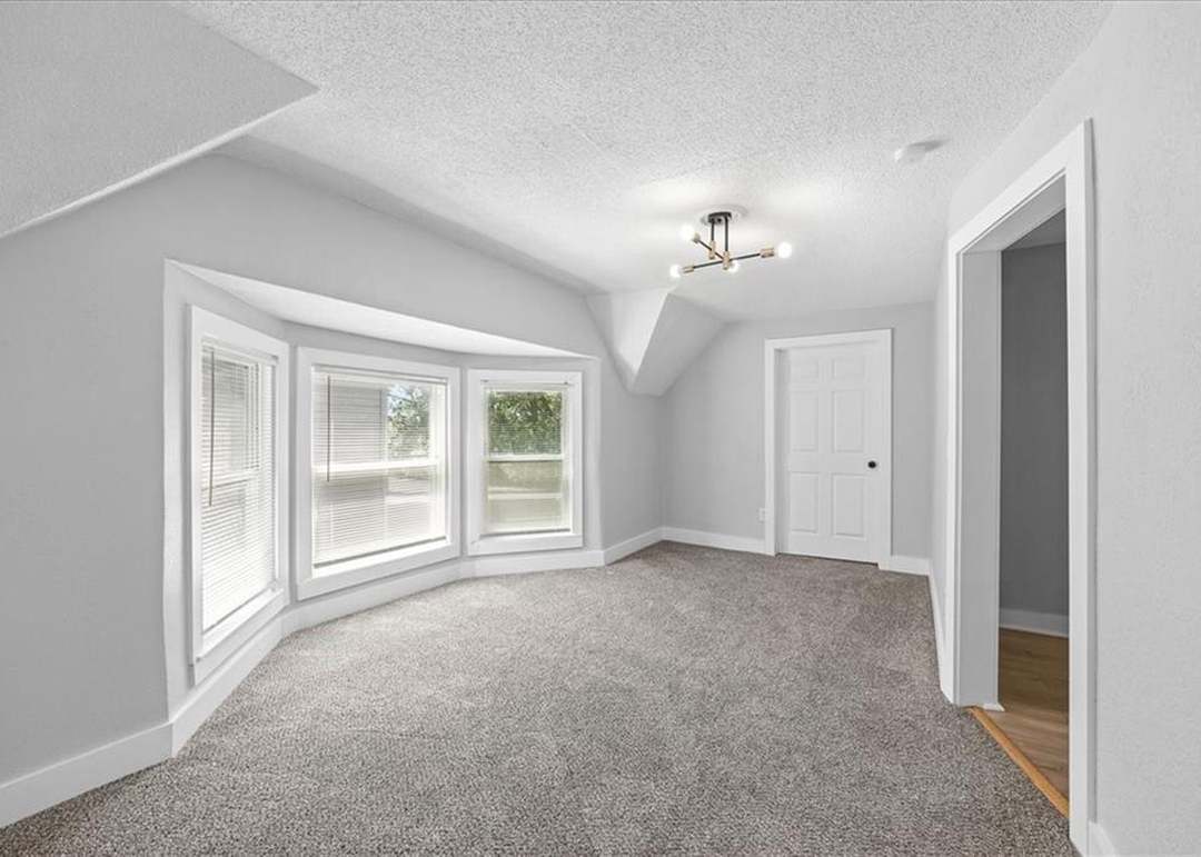 1302 COLLEGE Avenue — photo 5