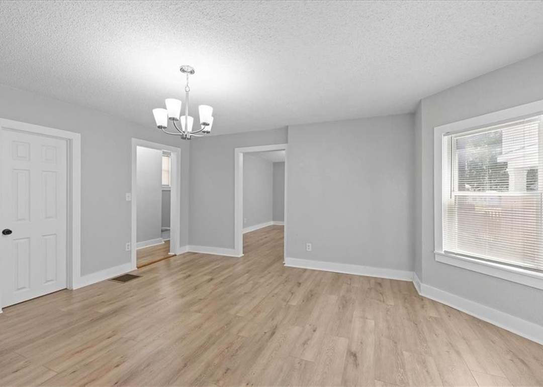 1302 COLLEGE Avenue — photo 9