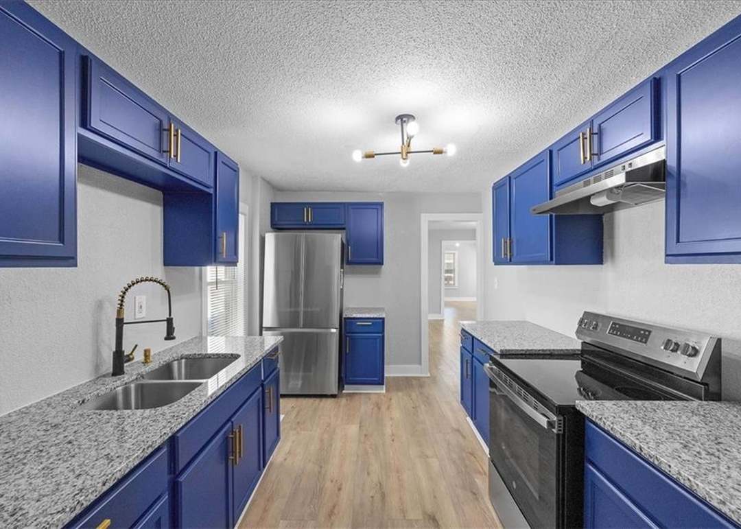 1302 COLLEGE Avenue — photo 11
