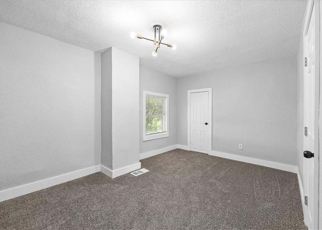 1302 COLLEGE Avenue — photo 13