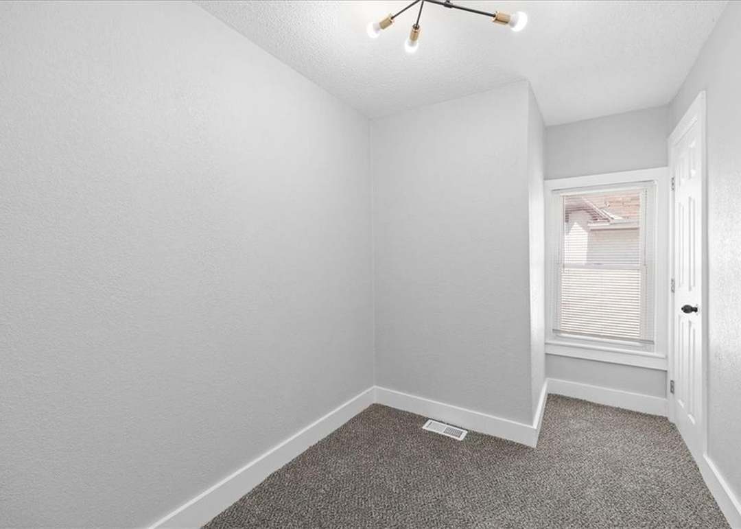 1302 COLLEGE Avenue — photo 14
