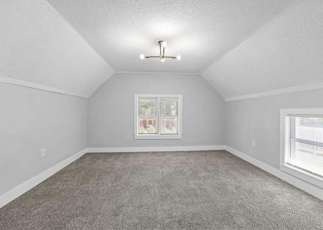 1302 COLLEGE Avenue — photo 15