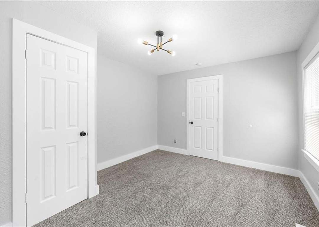 1302 COLLEGE Avenue — photo 16