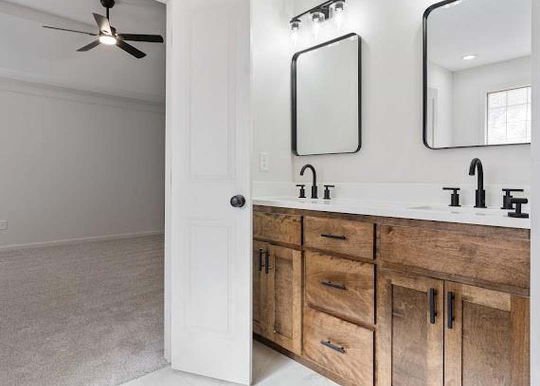 1225 NE KENWOOD Drive — photo 4