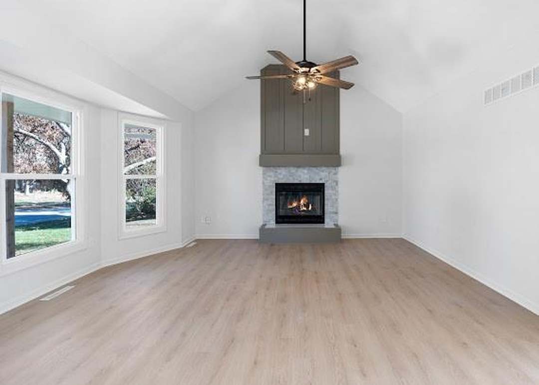 1225 NE KENWOOD Drive — photo 6