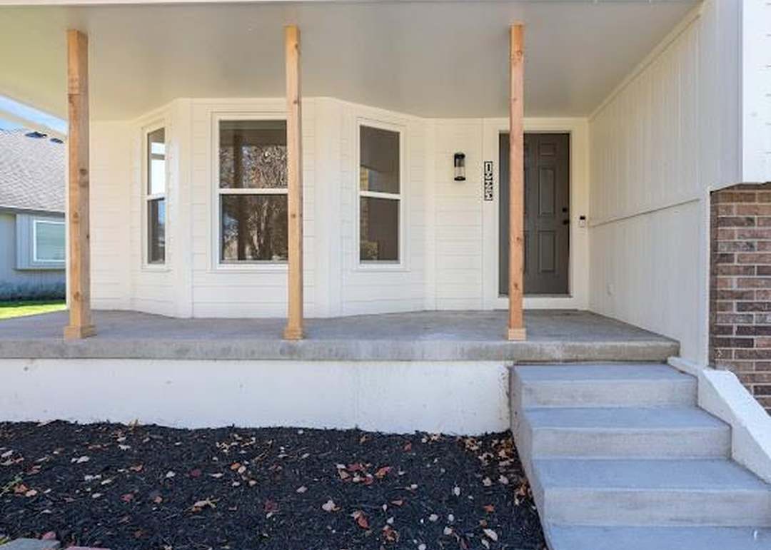 1225 NE KENWOOD Drive — photo 8
