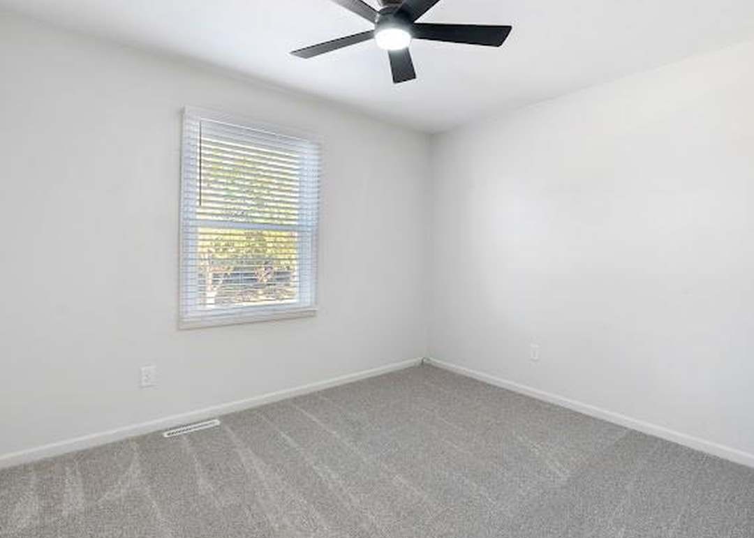 1225 NE KENWOOD Drive — photo 38