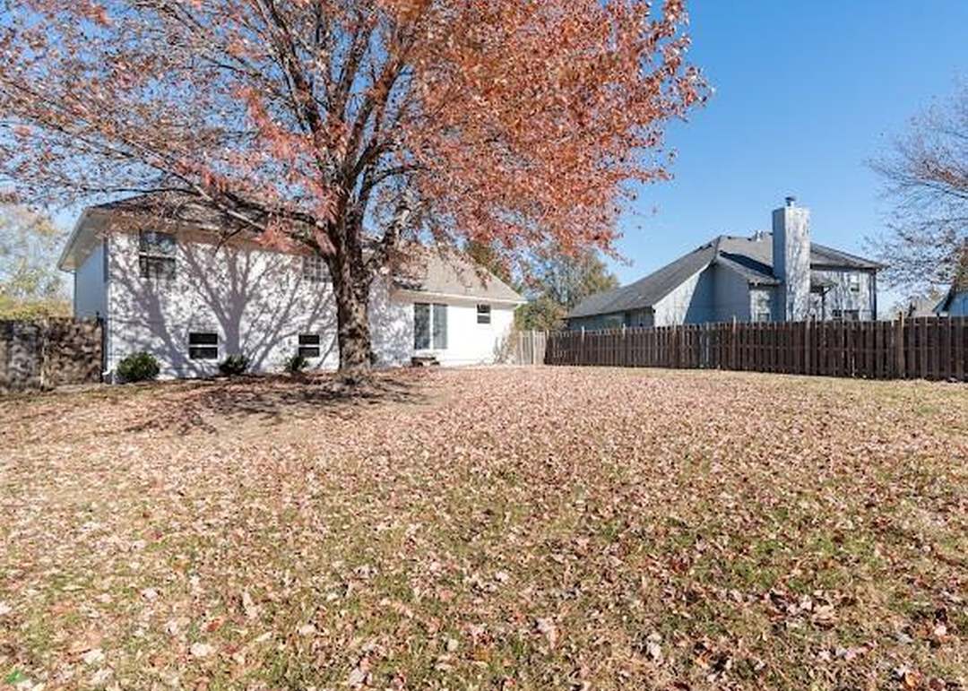 1225 NE KENWOOD Drive — photo 43