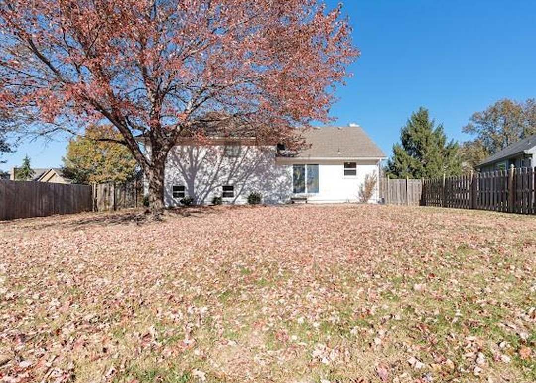 1225 NE KENWOOD Drive — photo 44