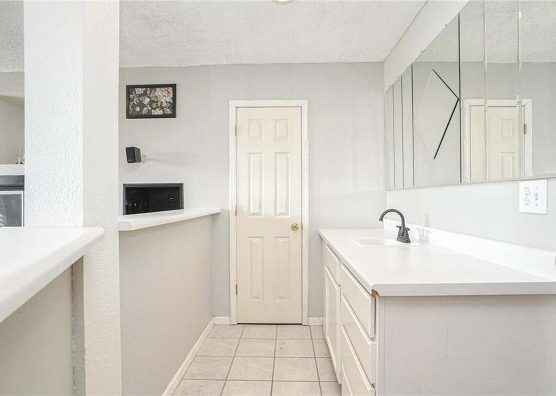 18512 Elm Street — photo 5