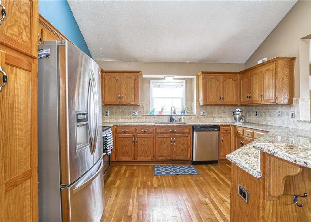 18512 Elm Street — photo 13