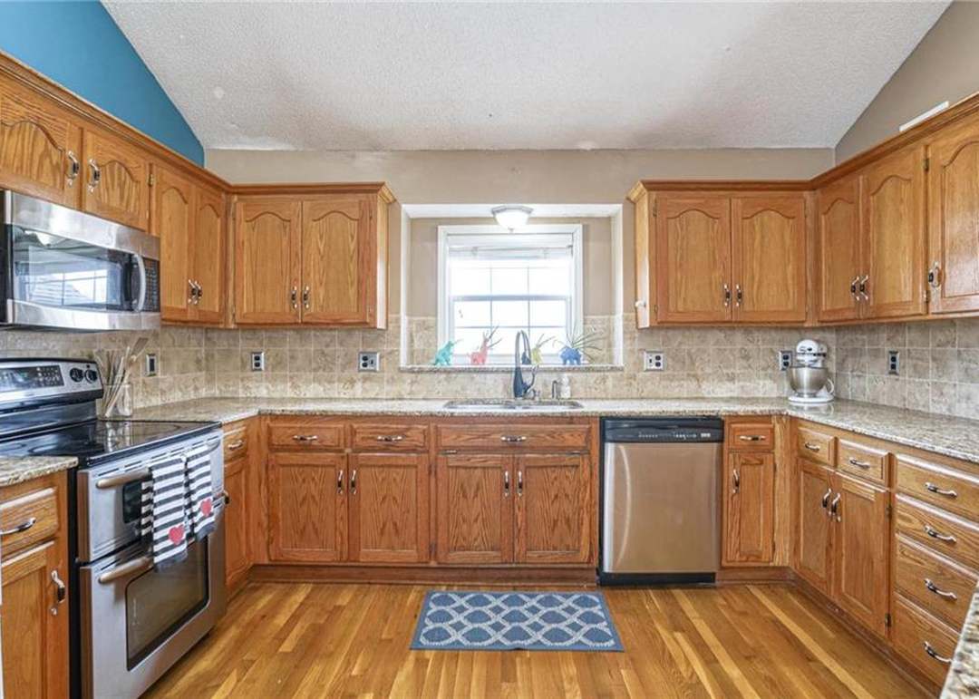 18512 Elm Street — photo 14