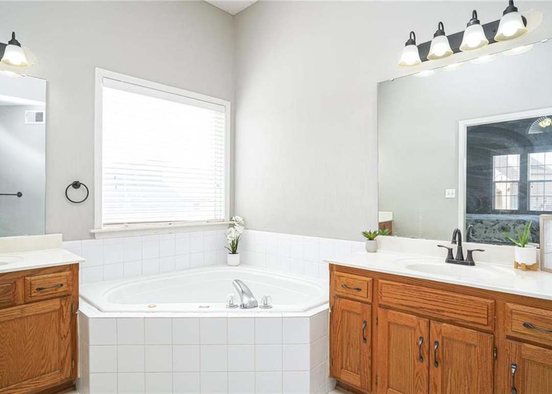 18512 Elm Street — photo 19