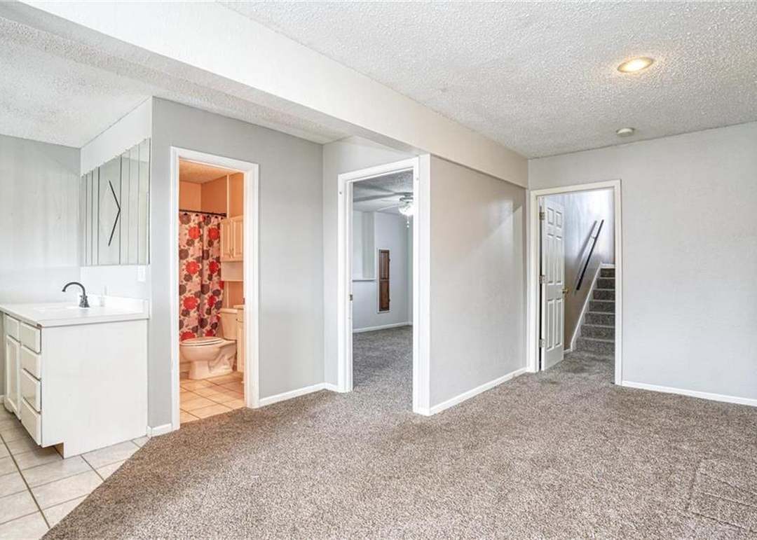 18512 Elm Street — photo 26