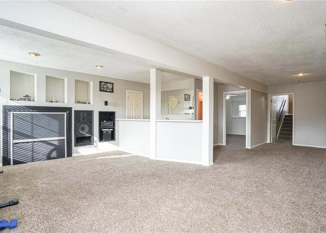 18512 Elm Street — photo 29