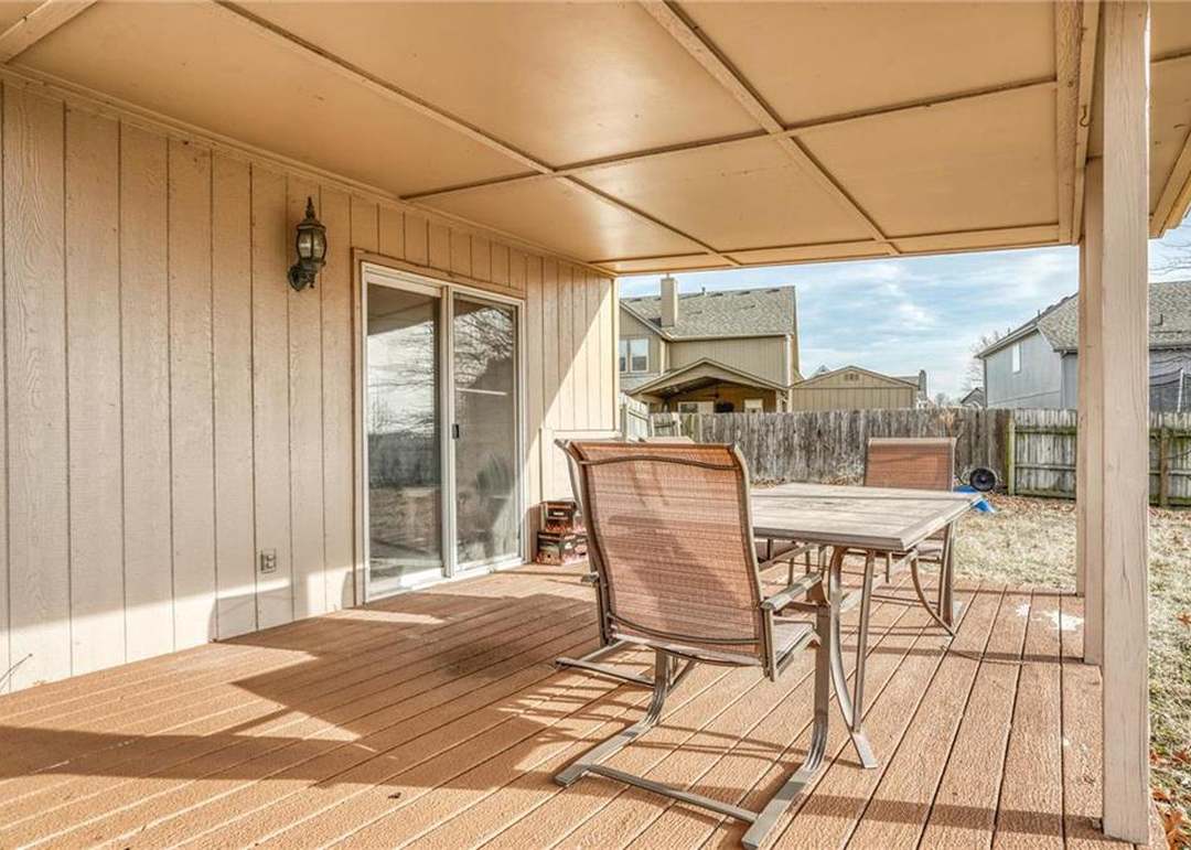 18512 Elm Street — photo 35