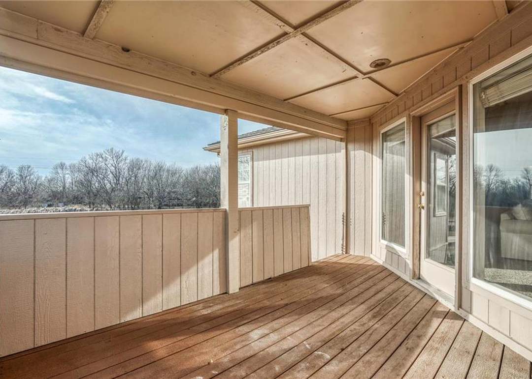 18512 Elm Street — photo 37