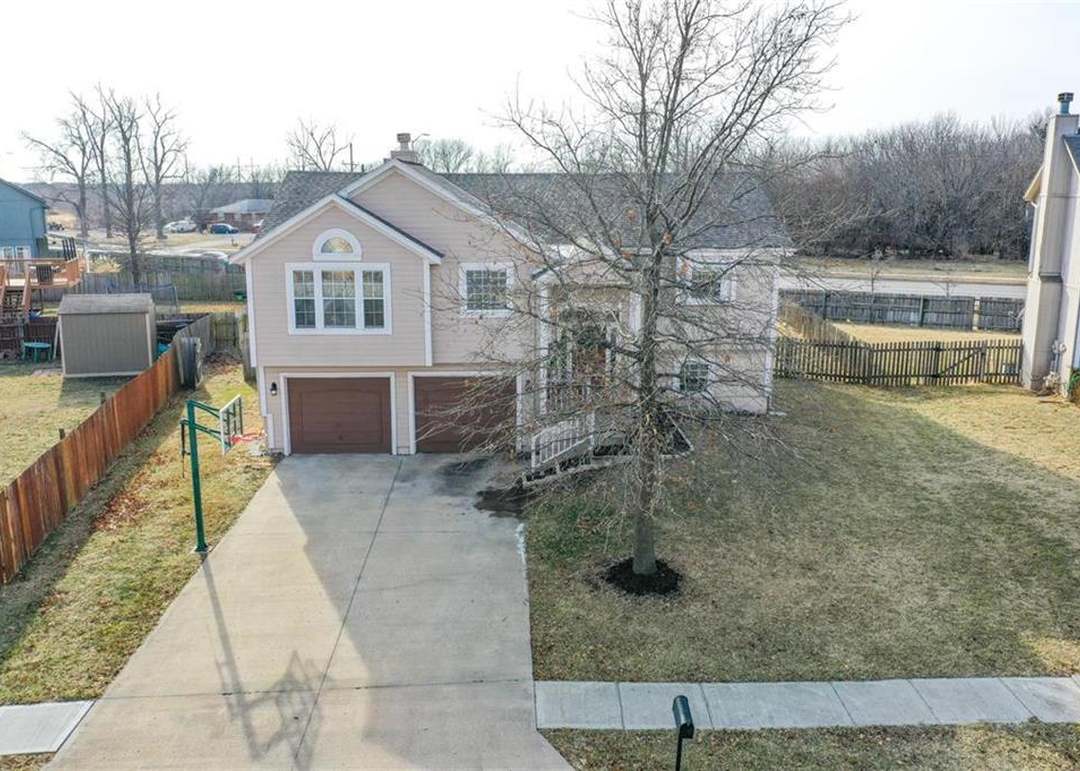 18512 Elm Street — photo 39