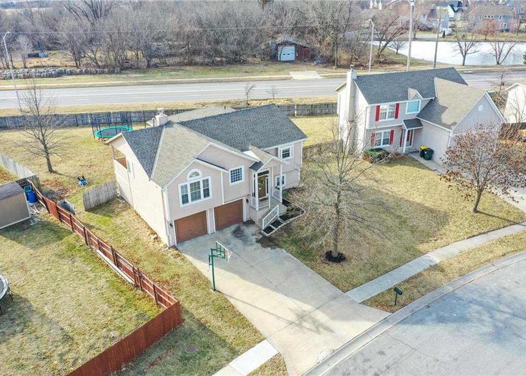 18512 Elm Street — photo 40