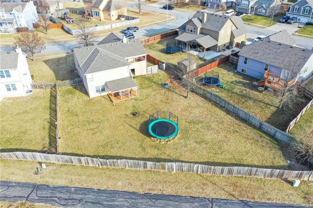 18512 Elm Street — photo 42