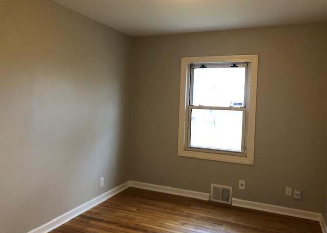 11115 Elmwood Avenue — photo 4