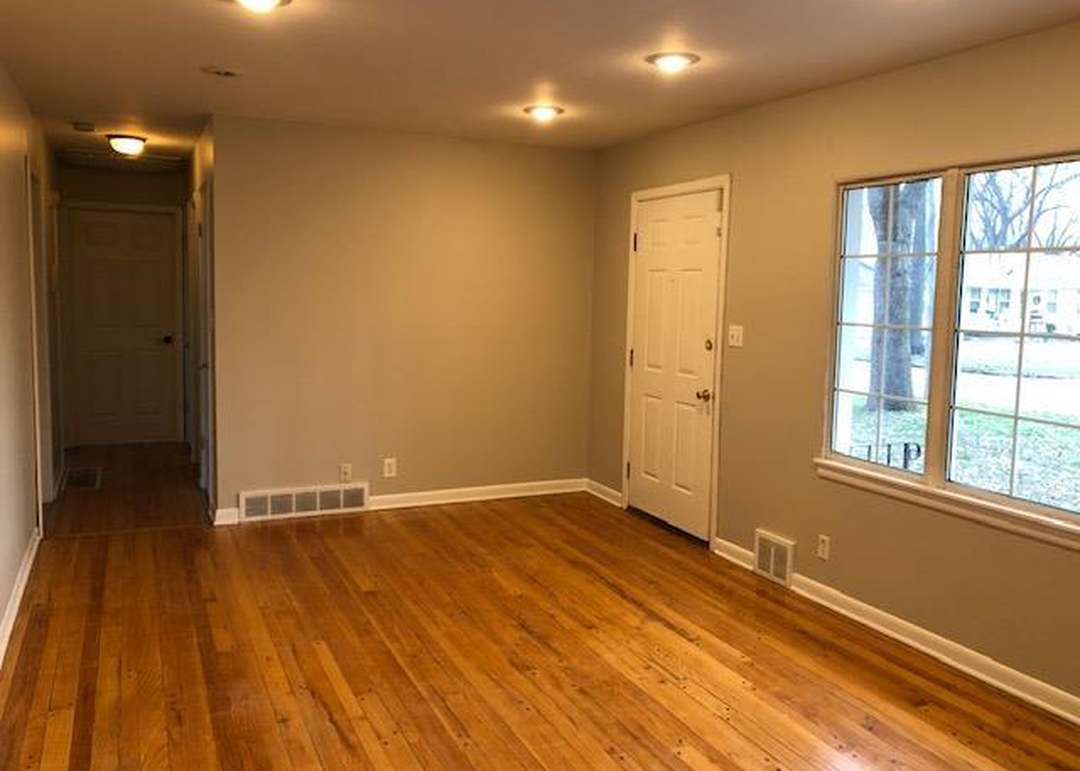 11115 Elmwood Avenue — photo 10