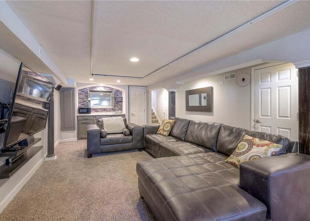 401 N Madison Street — photo 44