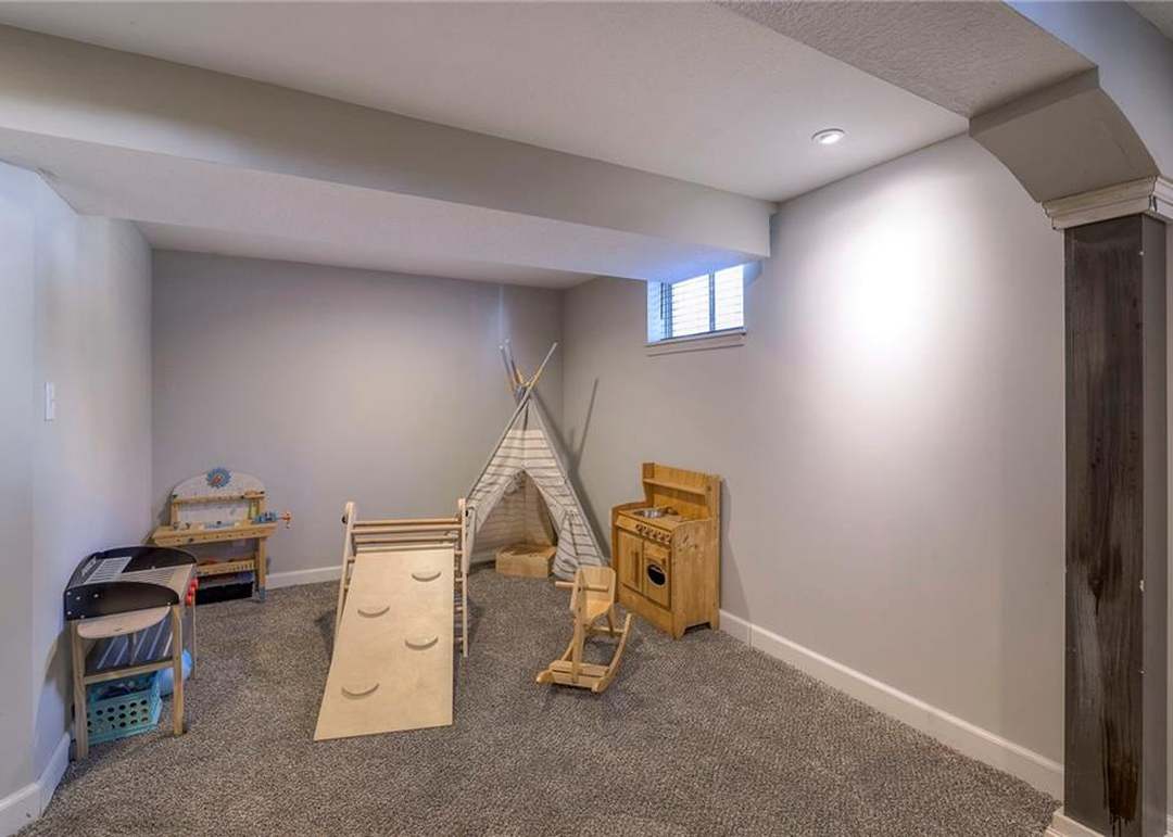 401 N Madison Street — photo 46