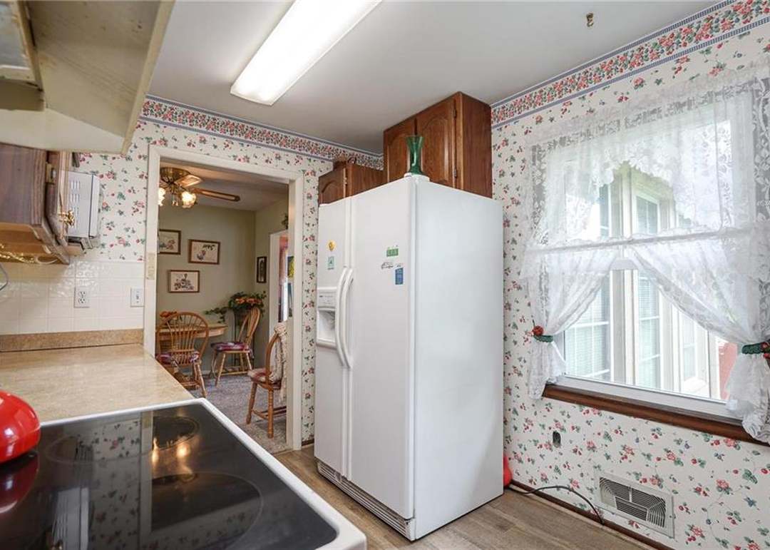 12128 W 68th Street — photo 2