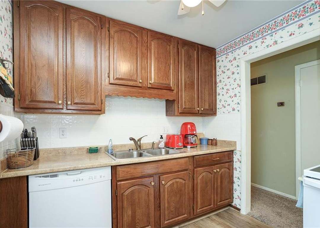 12128 W 68th Street — photo 6