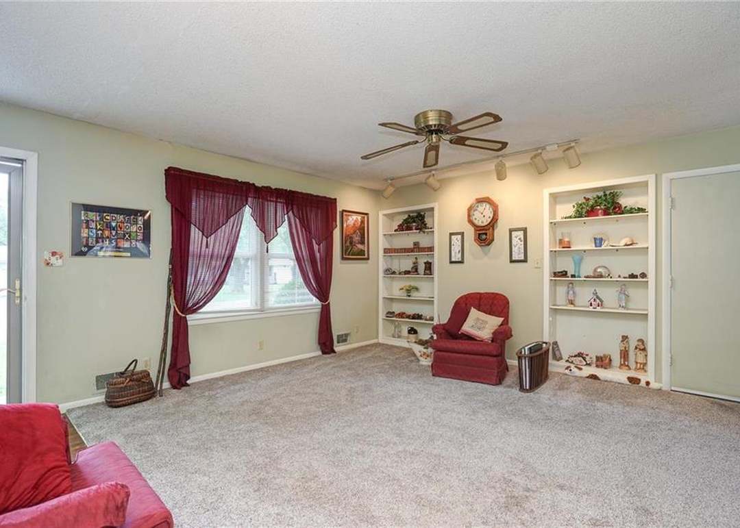 12128 W 68th Street — photo 10