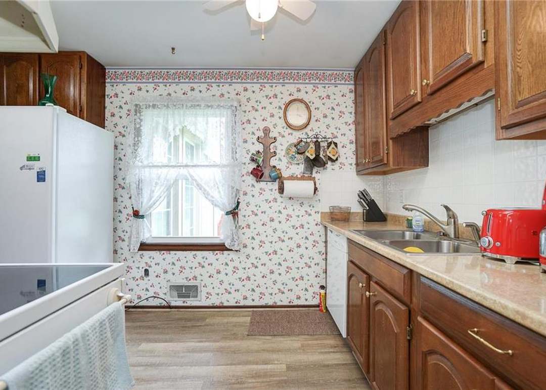 12128 W 68th Street — photo 11