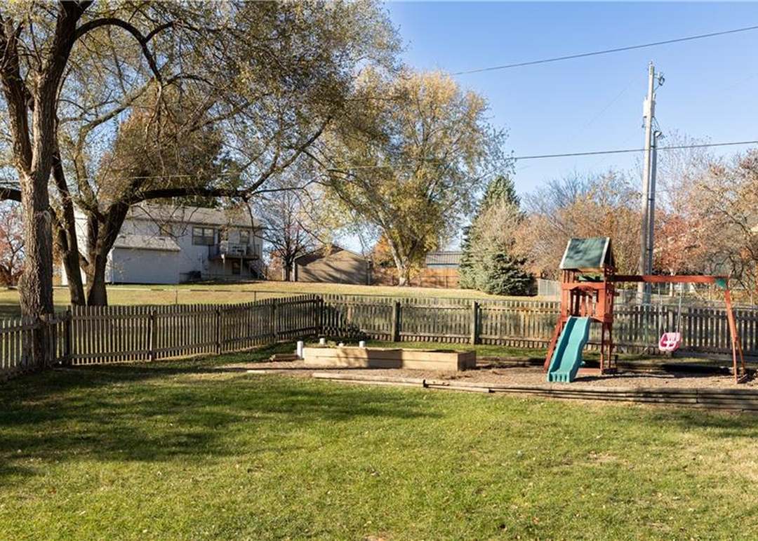 8718 Golden Lane — photo 25