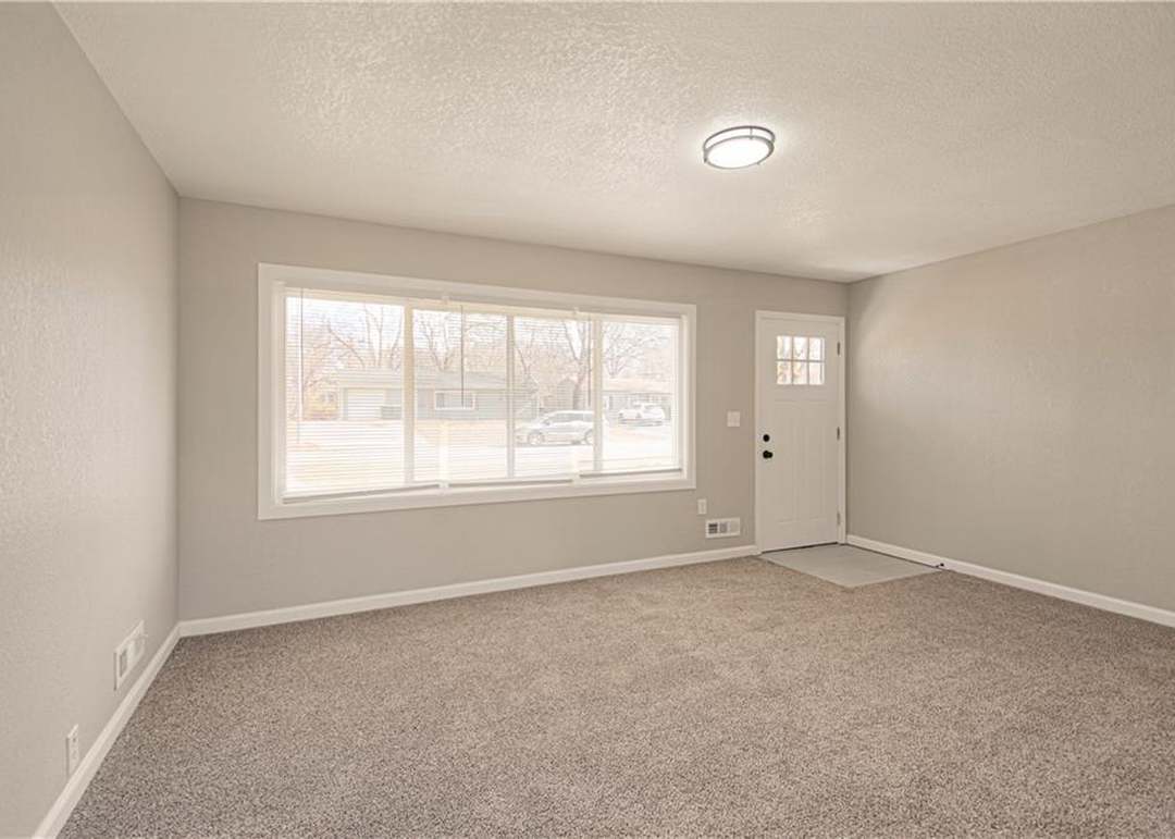 10918 Ewing Avenue — photo 13