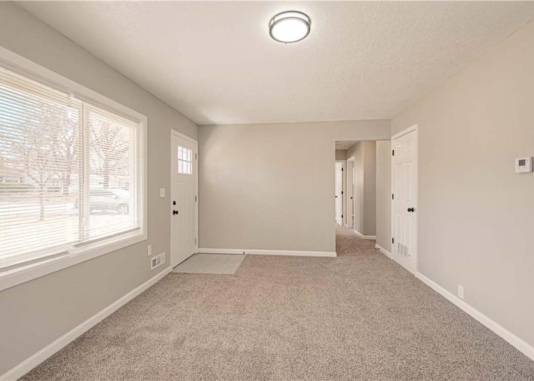 10918 Ewing Avenue — photo 14