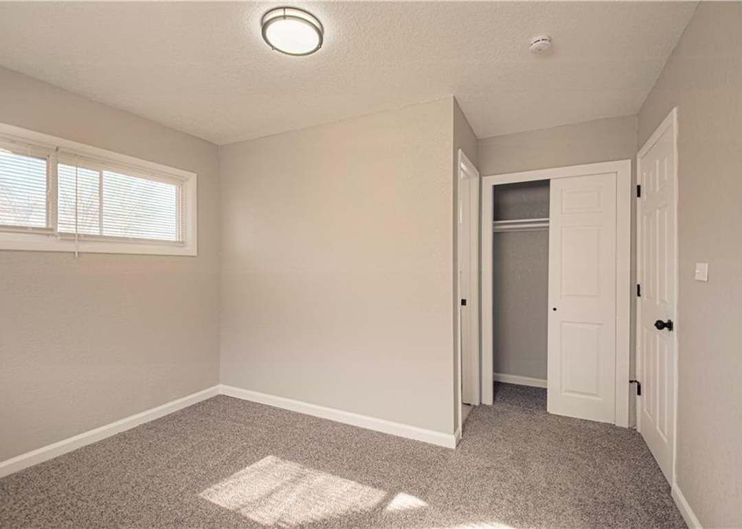 10918 Ewing Avenue — photo 19