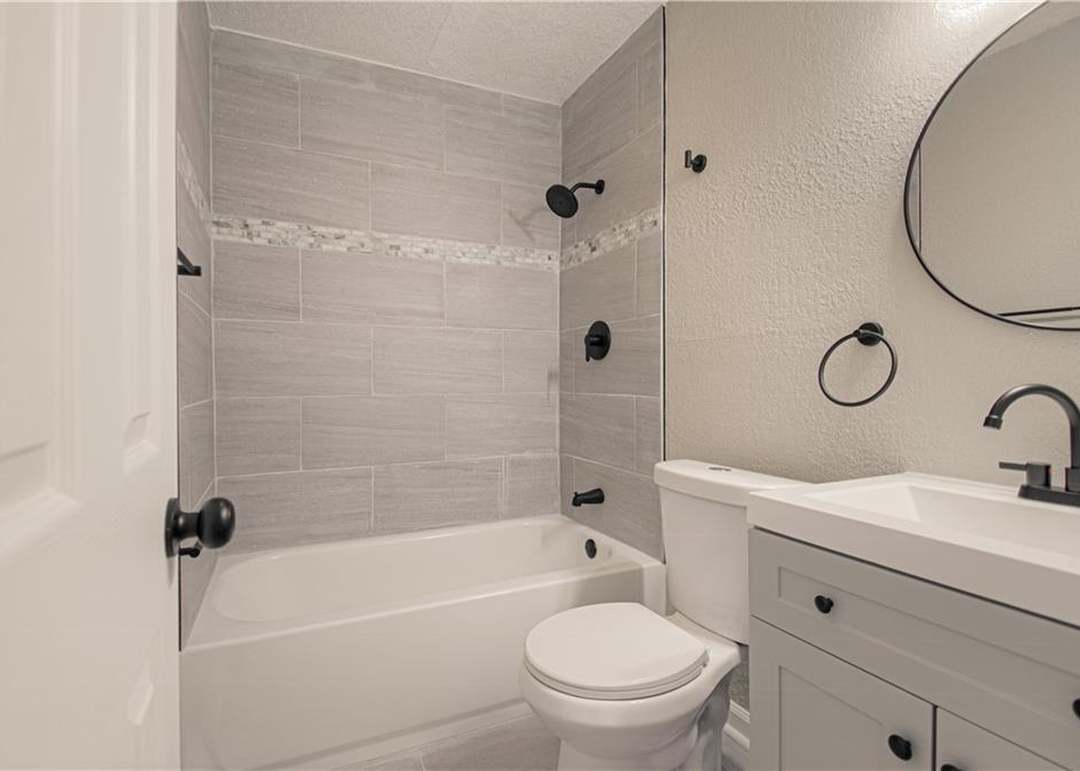 10918 Ewing Avenue — photo 20