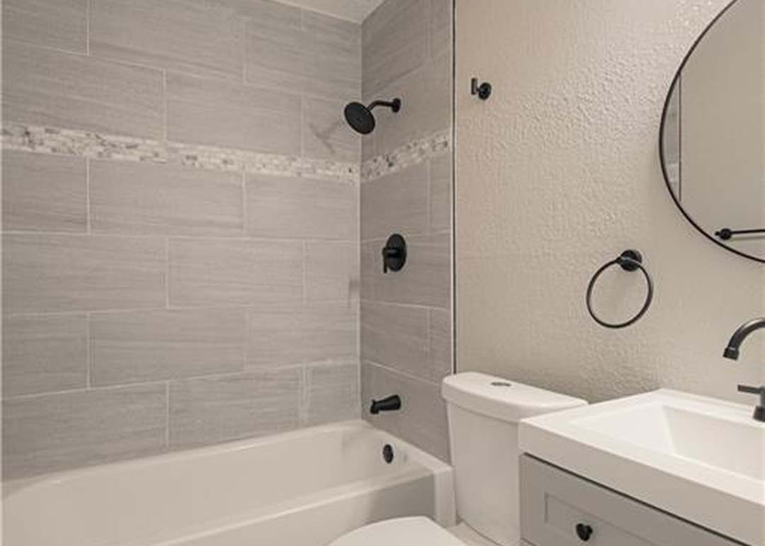 10918 Ewing Avenue — photo 21
