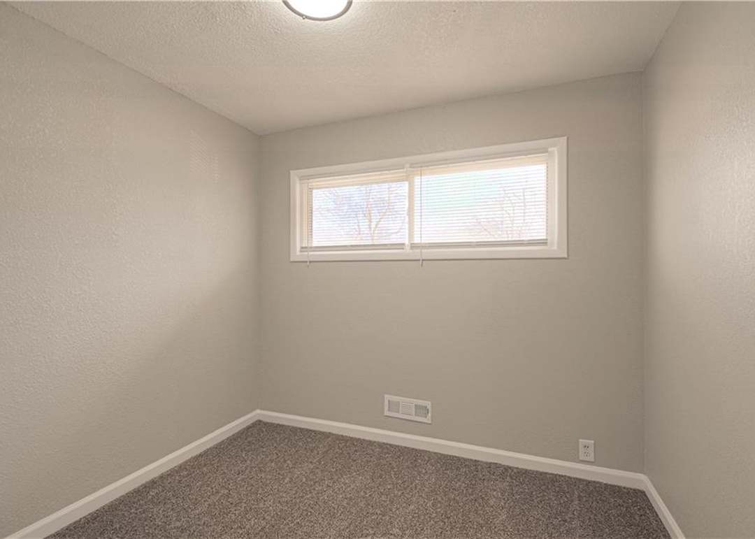 10918 Ewing Avenue — photo 22