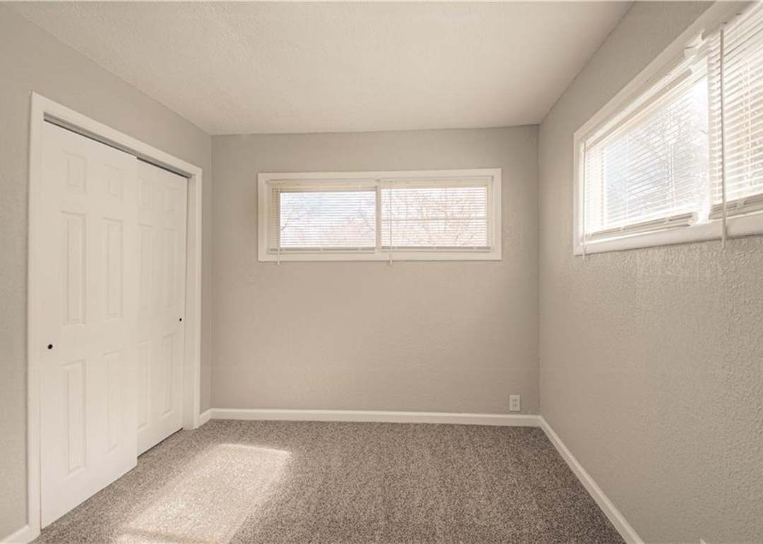 10918 Ewing Avenue — photo 24