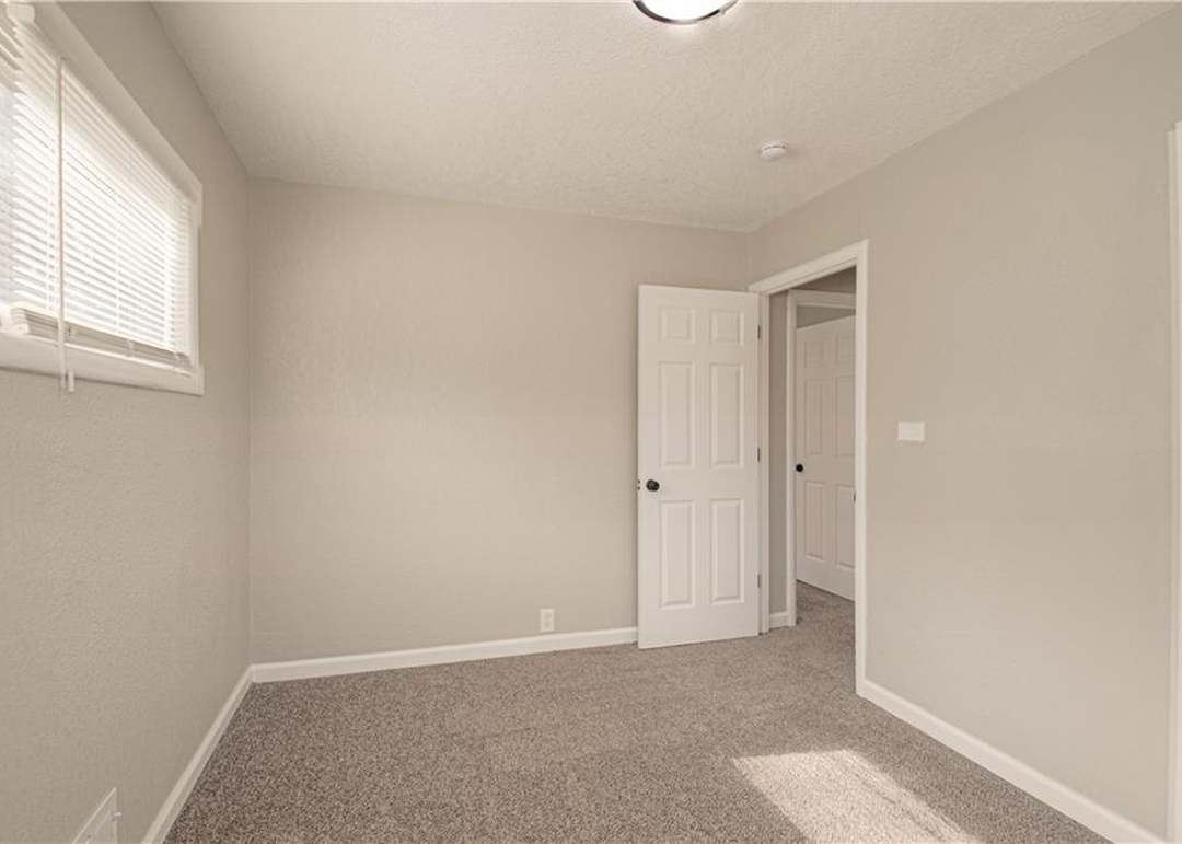 10918 Ewing Avenue — photo 25