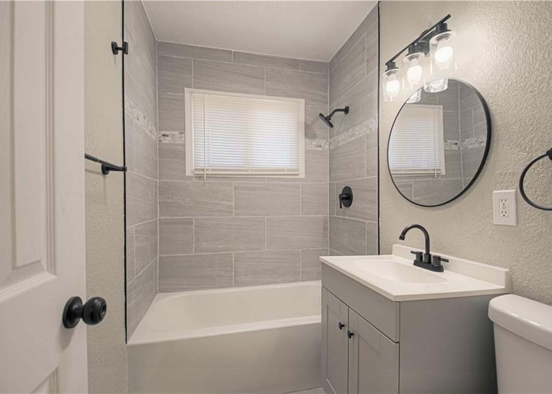 10918 Ewing Avenue — photo 26