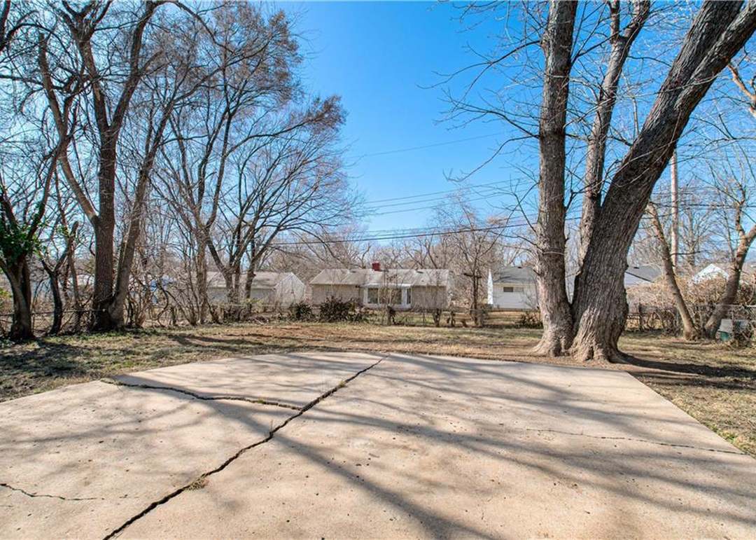 10918 Ewing Avenue — photo 30