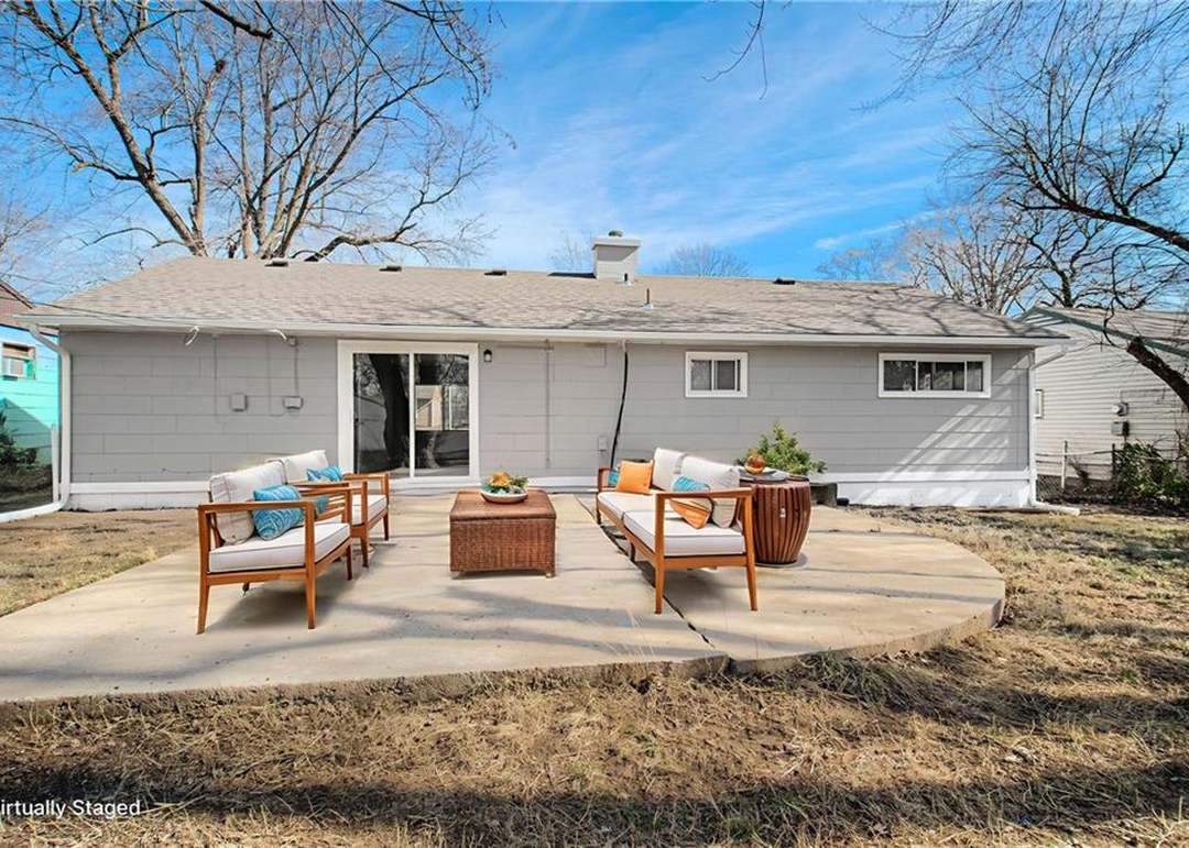 10918 Ewing Avenue — photo 32