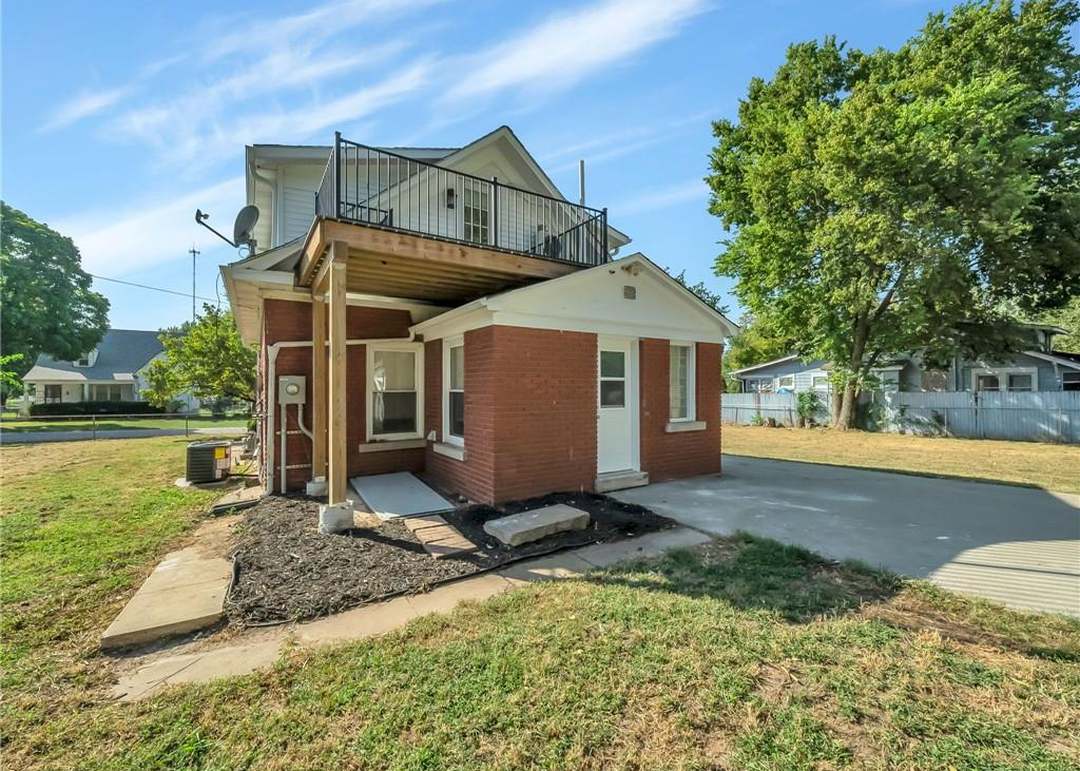 1509 S MAYWOOD Avenue — photo 3