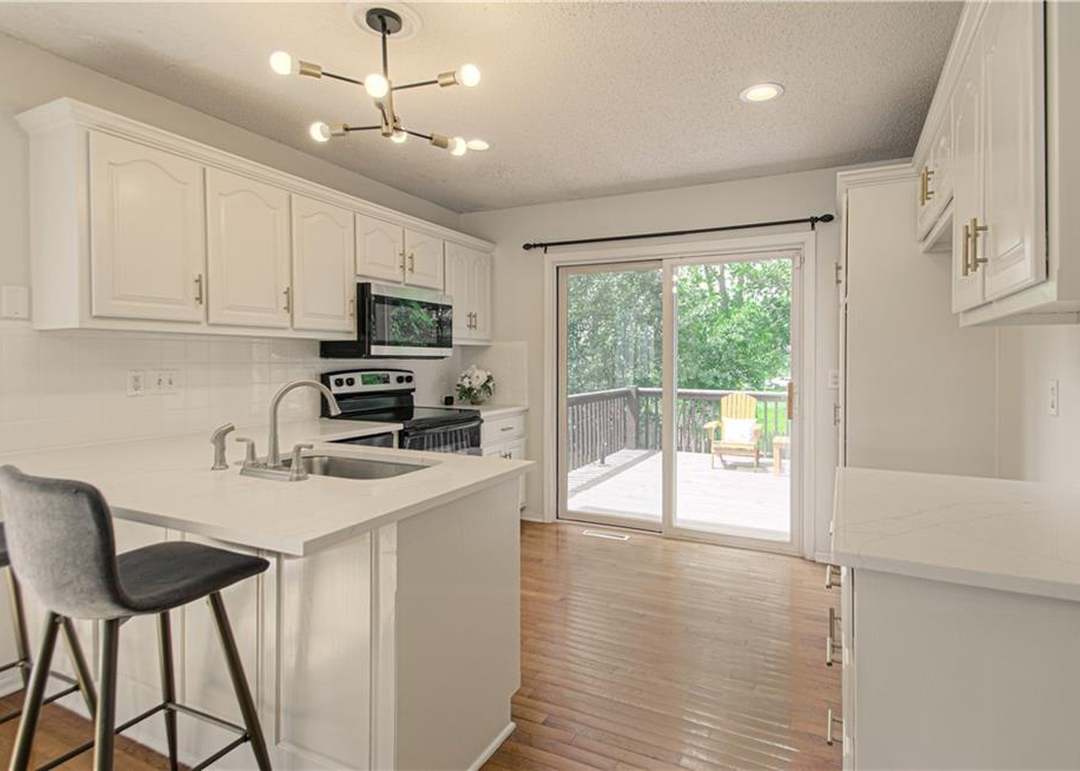 808 Silver Lake Circle — photo 2